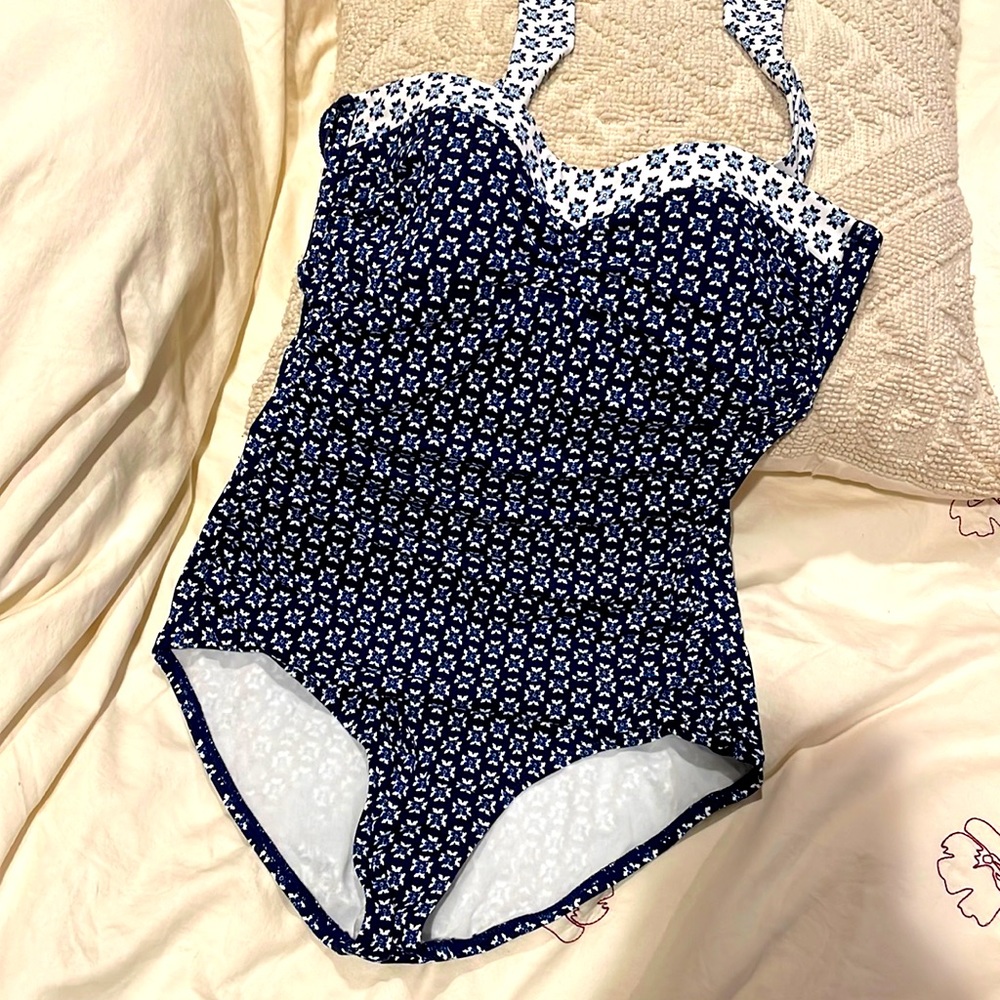 🛼 Tommy Bahama 🛼 swimsuit